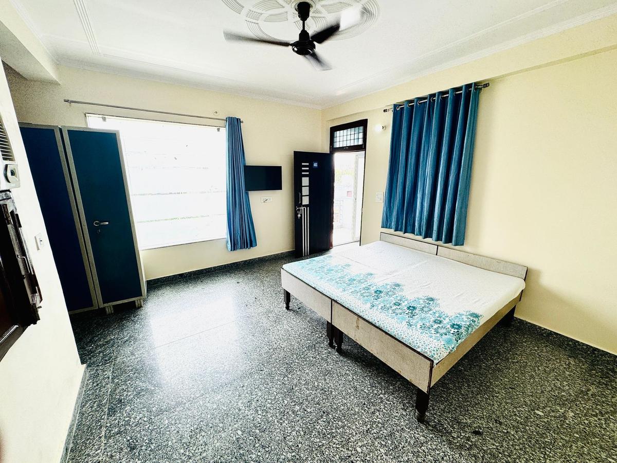 Sunrise PG room 10